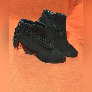 Yellow Box “exceed” Black Tassle  Ankle Boots  8.5